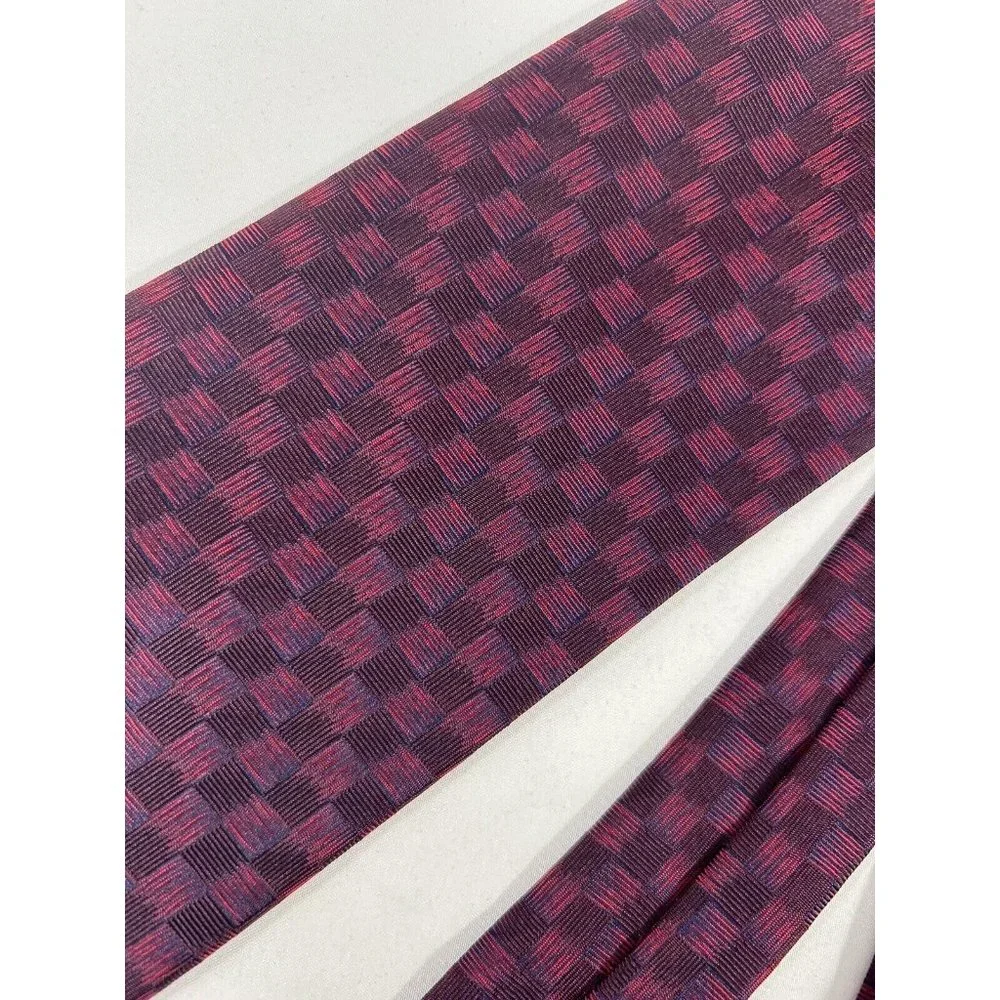 Kenneth Cole 100% Silk Hand Made Iridescent Blue/ Red Neck Tie Men’s 56 x 3.75